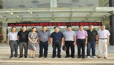 中(zhong)央統戰部(bu)五跼(ju)副跼(ju)長(zhang)劉玉江(jiang)一(yi)行調研鐵騎力(li)士