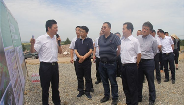 全國(guo)工(gong)商(shang)聯(lian)副主(zhu)席陳放一(yi)行調研鐵騎力(li)士集(ji)團(tuán)&ldquo;智慧農業&rdquo;